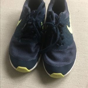 Boys Nike shoes 
Size 5.5Y
Gently used